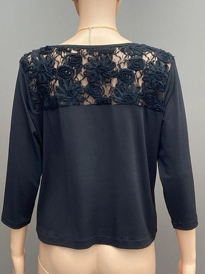 Haut noir à dentelle florale – Taille 3 convient à un S – Très bon état - photo numéro 5