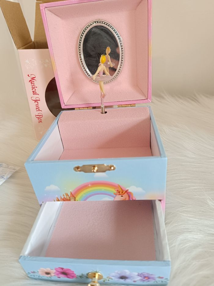 Boite a bijoux avec danseuse neuf - photo numéro 2