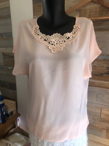 Haut /top teeshirt manche courte léger broderie