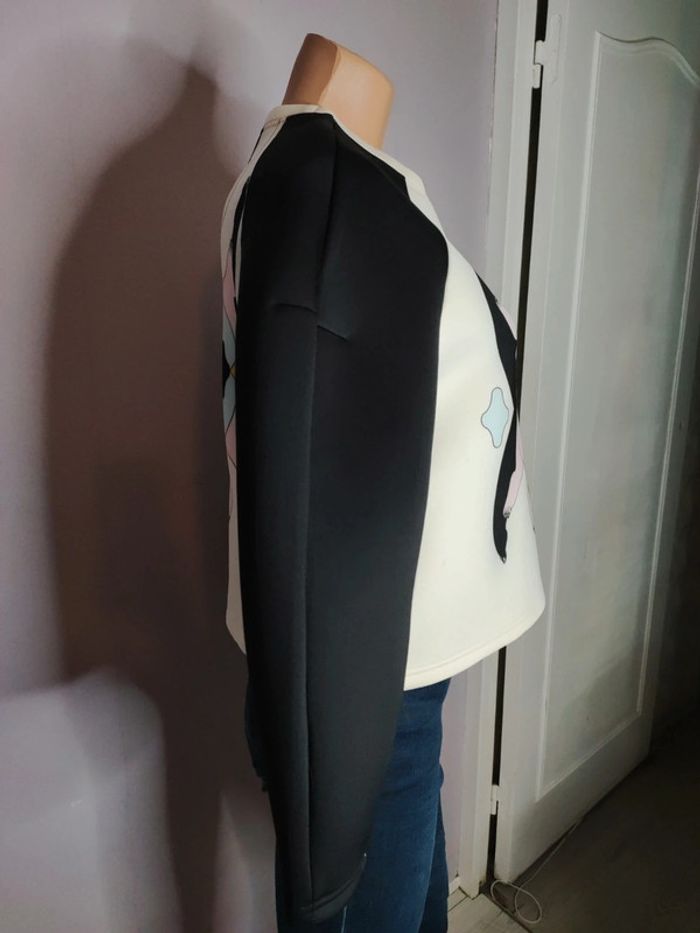 Sweat minju kim x h&M taille S - photo numéro 3