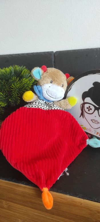 Mots d'enfants doudou plat vache rouge bleu jaune écharpe marron Losange Noeud