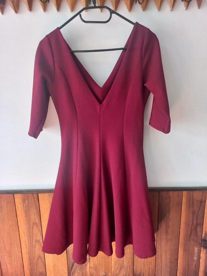 Robe patineuse bordeau décolleté en V - photo numéro 3