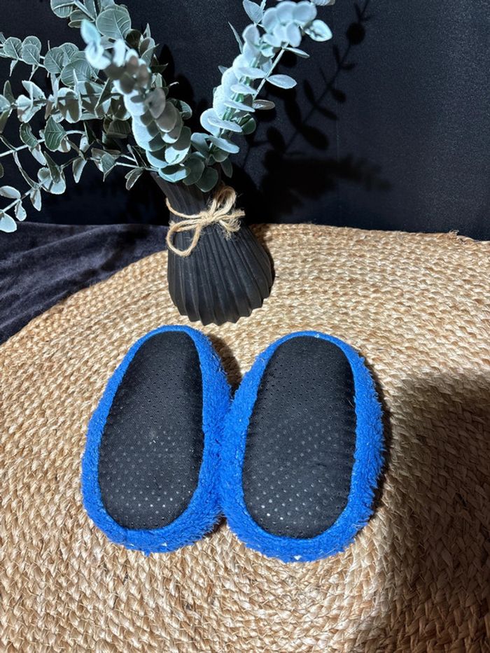 Pantoufles monstres pointure 25/26 - photo numéro 2