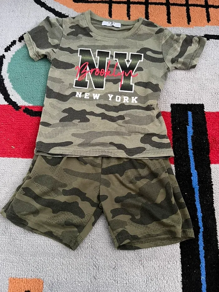 Ensemble taille 3/4 ans en bon état