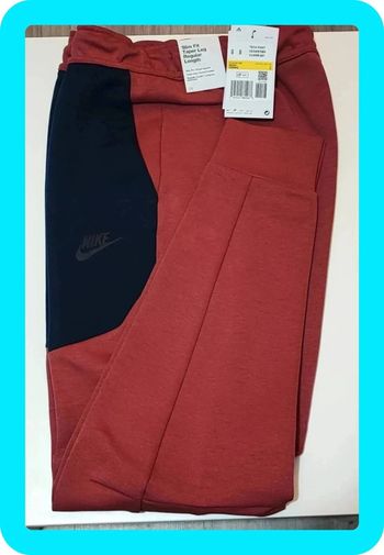Nike Pantalon de Jogging Molletonné Tech taille S jamais porté avec étiquettes