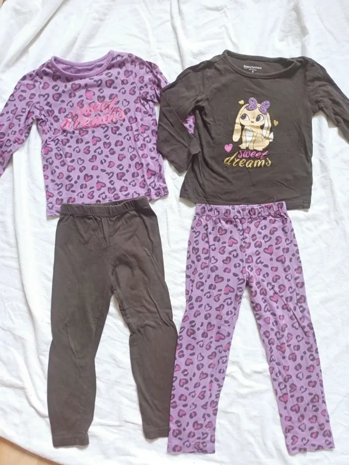 Lot de pyjamas taille 4 ans