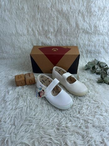 Paire de basket en toile blanche Victoria taille 30