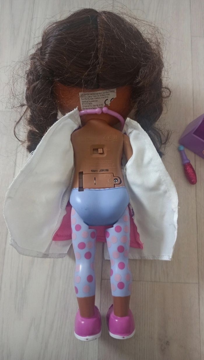 Poupée musicale docteur la peluche - photo numéro 2
