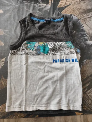 Tee-shirt sans manches taille 4 ans