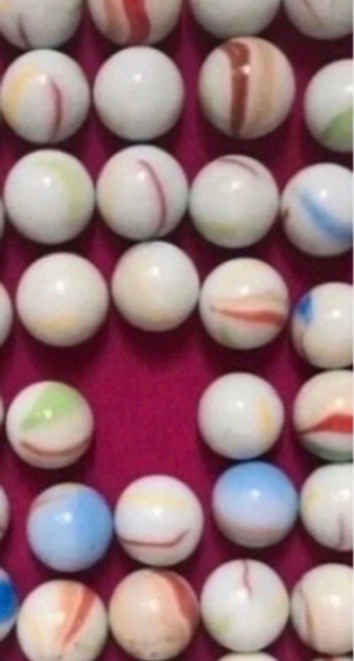 Lot de 98 billes en porcelaine blanche rayées multicolores - photo numéro 3
