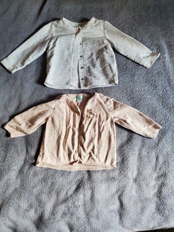 Lot 2 gilets 12 mois