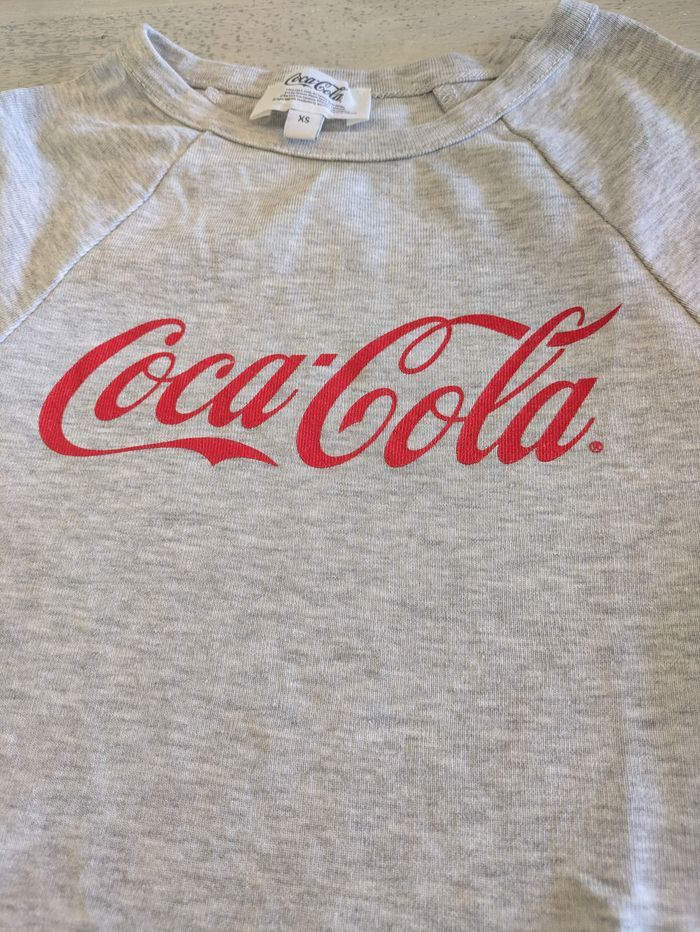 Tee shirt - Jennyfer - Coca cola - XS - Très bon état - photo numéro 2