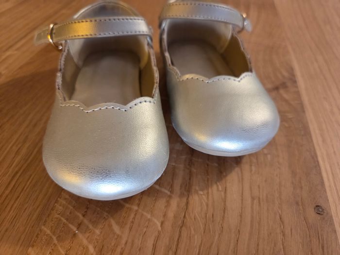 Sandales dorées Okaidi 20 - photo numéro 2