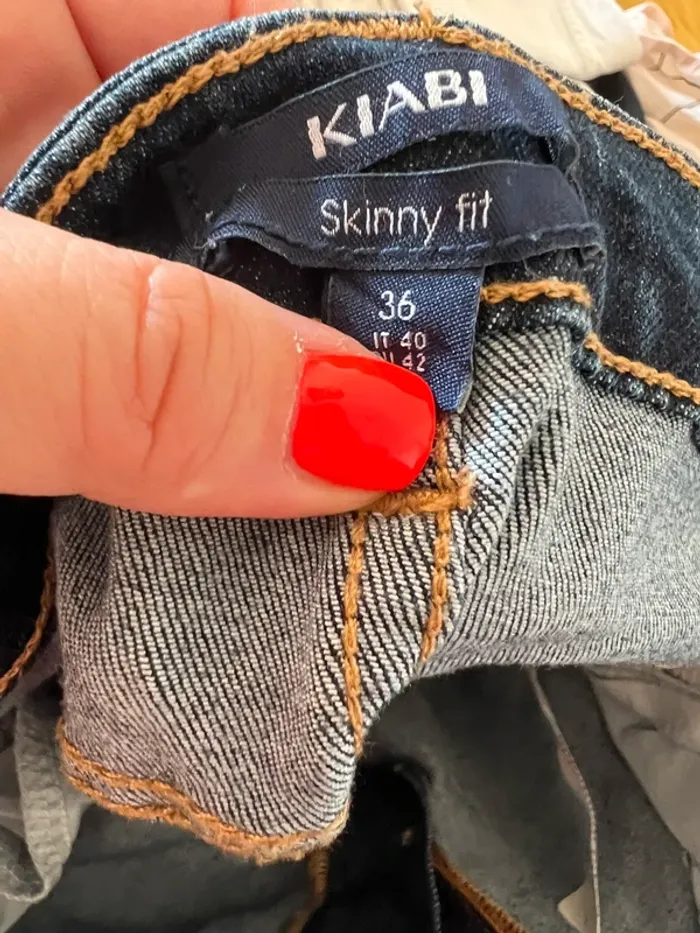 Jeans avec broderie - photo numéro 2