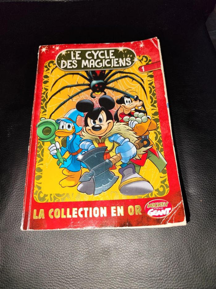 Mickey parade géant "le cycle des magiciens" 1