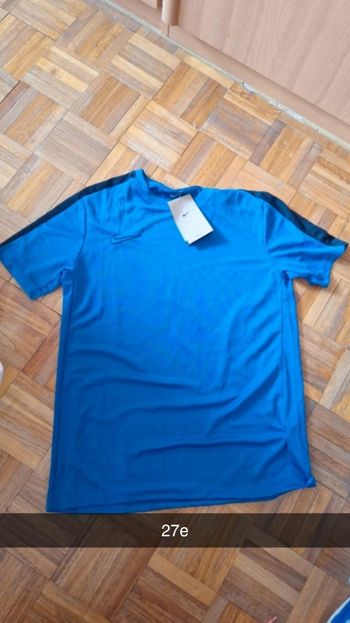 Haut nike bleu de taille XL poir garçon a 25e