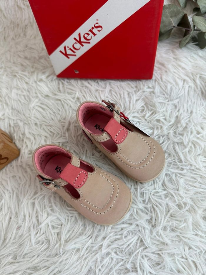 Paire de sandales Kickers beige taille 18 - photo numéro 3