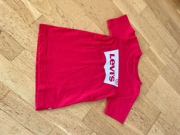 TEE shirt comme neuf 4 ans levis