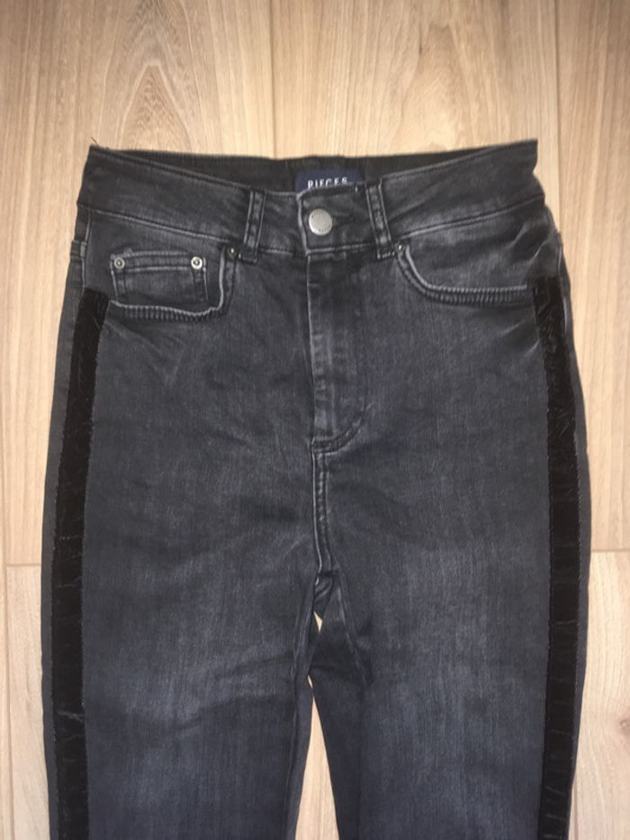 Jeans skinny noir taille haute pieces s neuf - photo numéro 2