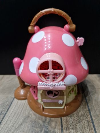Maison champignon Hello Kitty