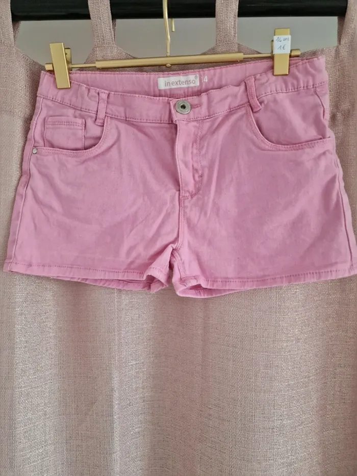 Short fille