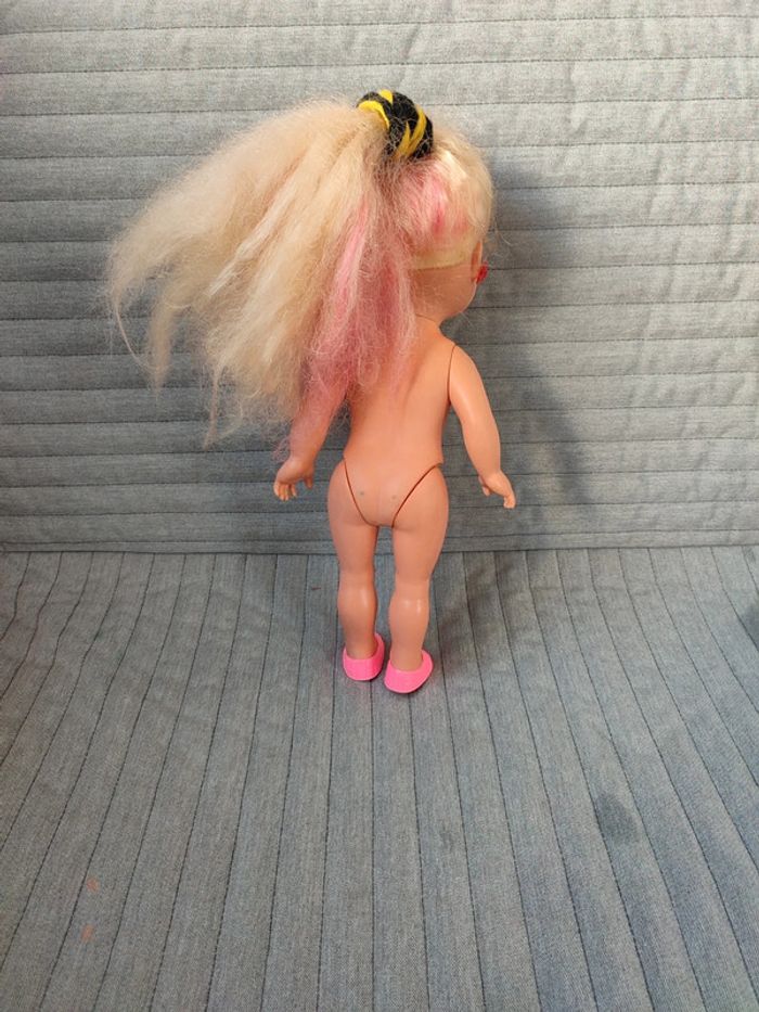 Poupée articulée cheveux rose - photo numéro 3