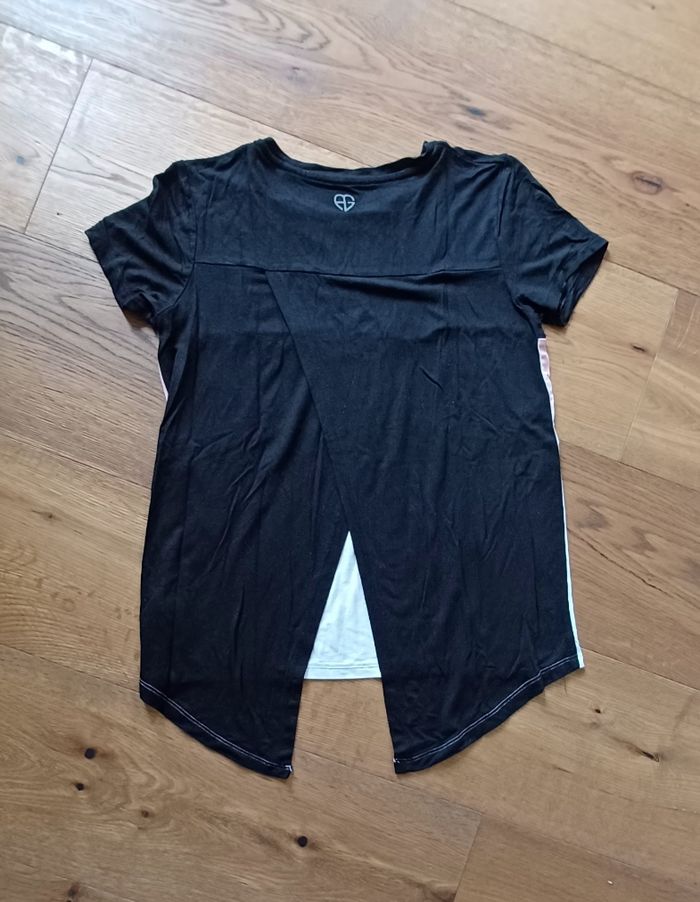 Tee shirt noir et rose - photo numéro 2