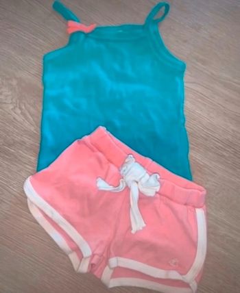 ensemble petit bateau  étiqueté 4 ans mais taille petit plutôt 3 ans  short + débardeur