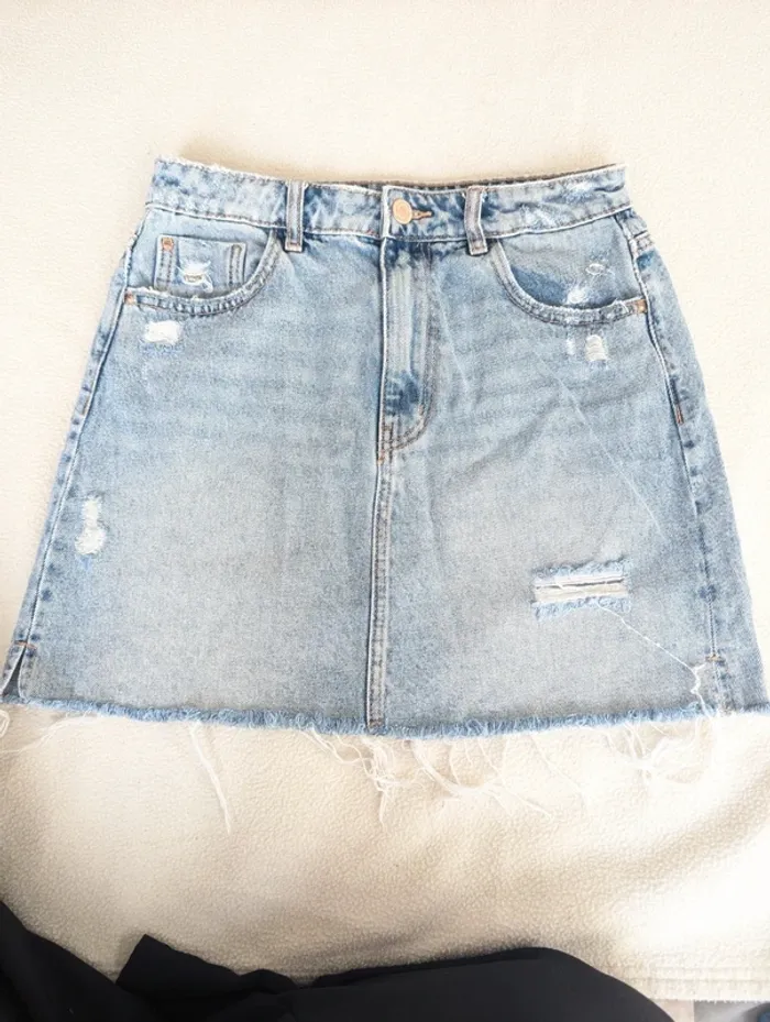 Mini jupe en jean taille S. 36 - photo numéro 2