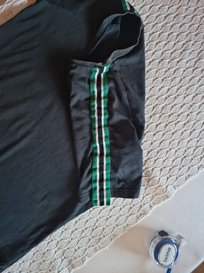 T shirt noir et vert - photo numéro 4