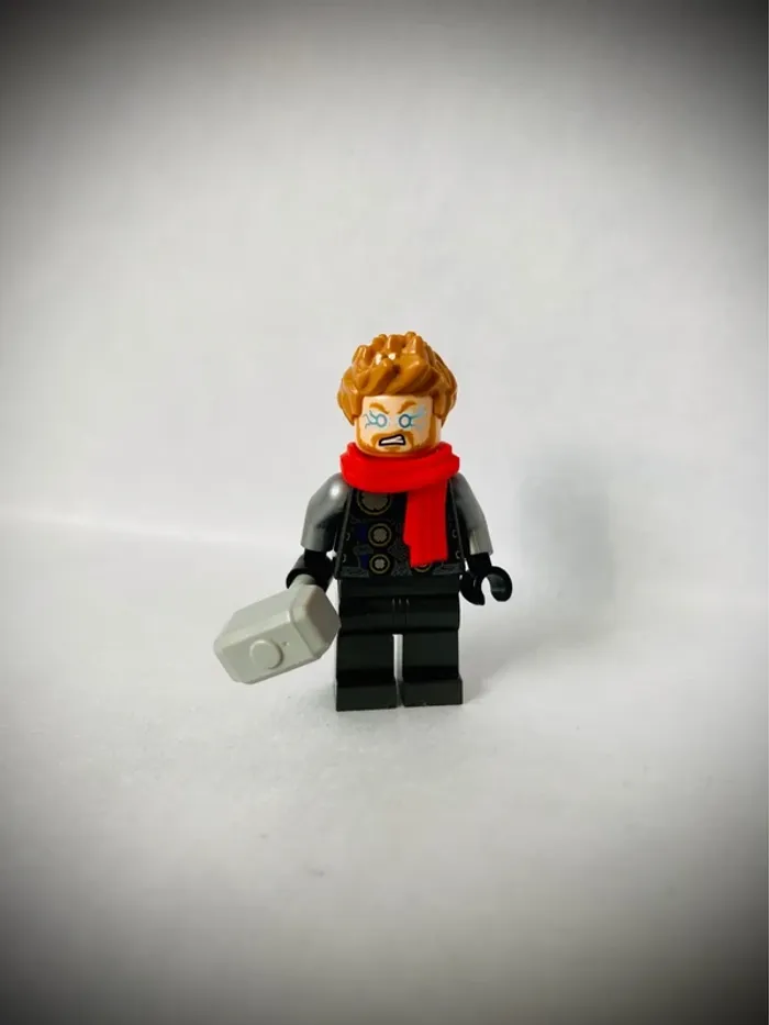 Minifigurine LEGO Marvel Super Heroes sh756 - Thor avec une écharpe Rouge - Très bon état - photo numéro 3