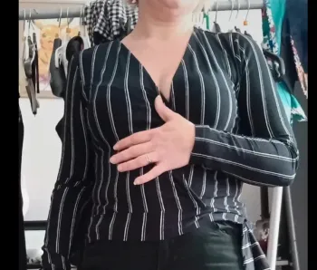 Très joli pull style cache coeur bleu marine rayé blanc Jennyfer taille 36