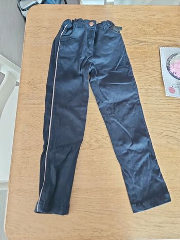 Pantalon noir avec bordure rose gold