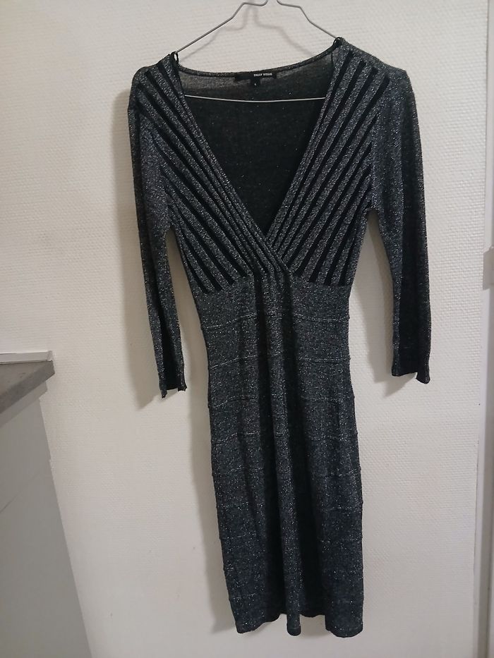 Robe femme paillete taille L couleur gris marque tally  weijl tres bonne etat - photo numéro 7