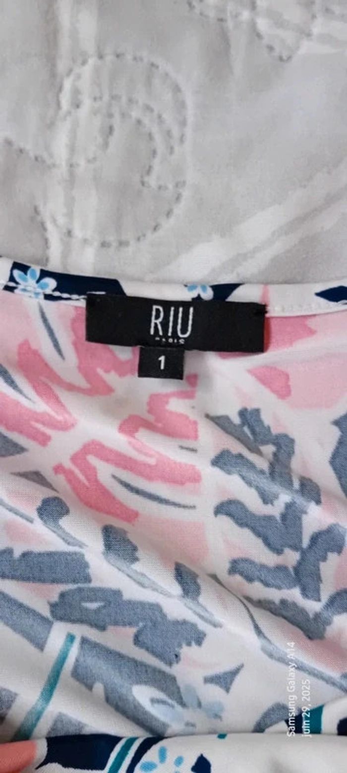 Haut fluide col bénitier imprimé fleurs feuilles tropicales multicolore femme M Riu - photo numéro 13