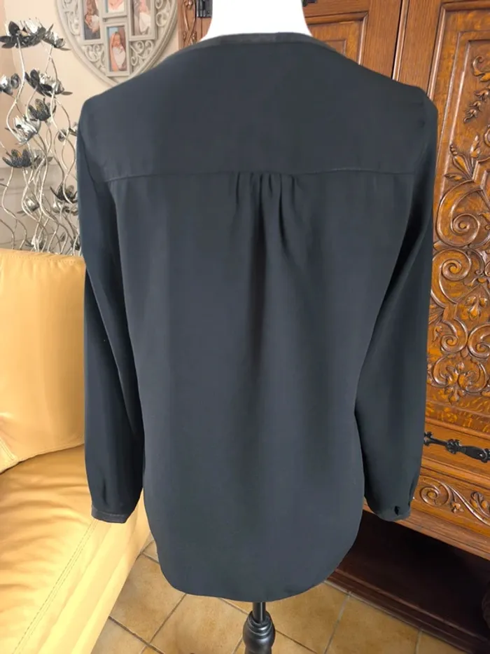Jolie blouse noir mat - photo numéro 7