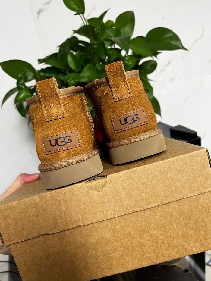 Bottes de neige UGG Mini, pointure 38 - photo numéro 3