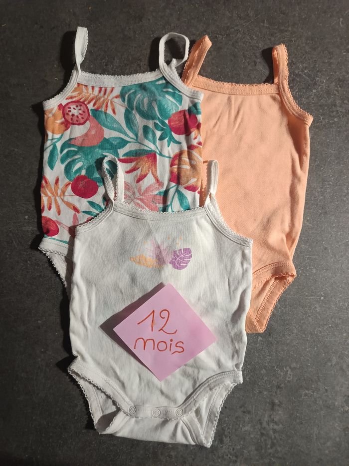 Lot bodies bretelles 12 mois