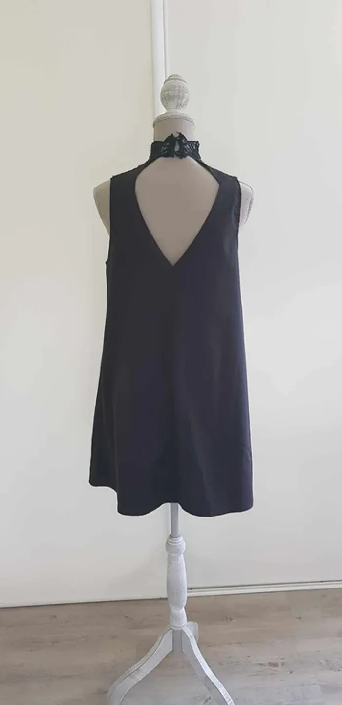 Robe fluide décolleté dentelle dos nu - photo numéro 3
