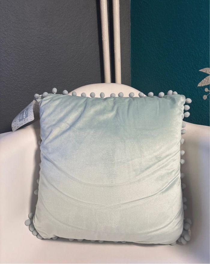 Neuf coussin bambi déhoussable /45 cm x 45 cm / Disney - photo numéro 3