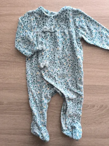 Magnifique pyjama Gémo fleuri 9 mois noeuds