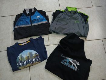 Lot 12 ans sweat et autre 