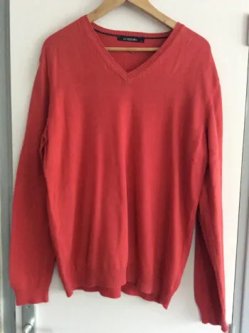 Pull rouge T.L