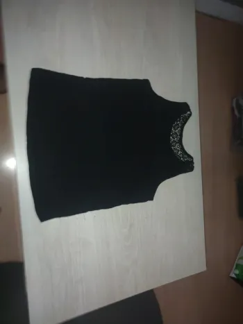 Débardeur noir dentelle au dos lh 14 ans