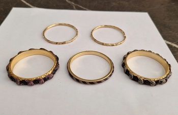 Lot de 5 bracelets joncs métal en très bon état