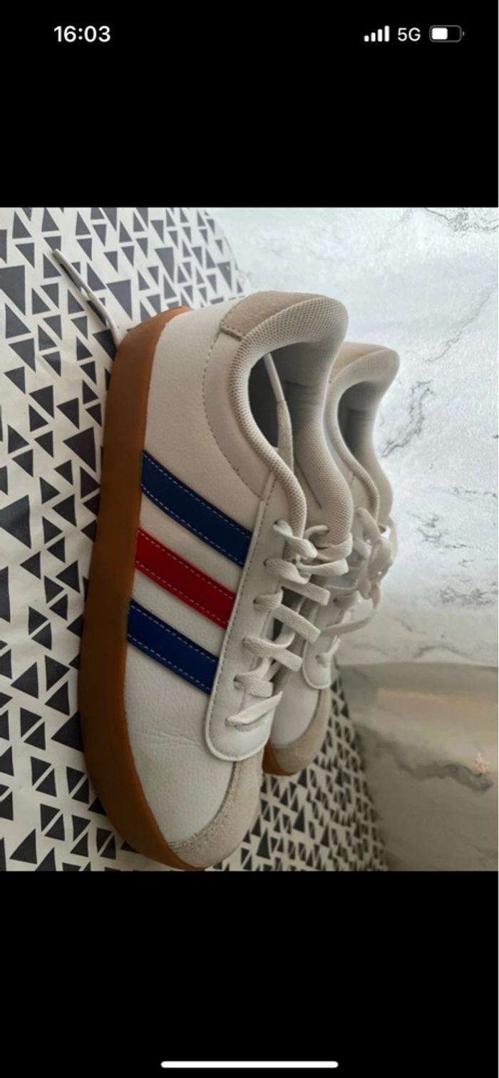 Baskets adidas neuve taille 37.5 - photo numéro 2