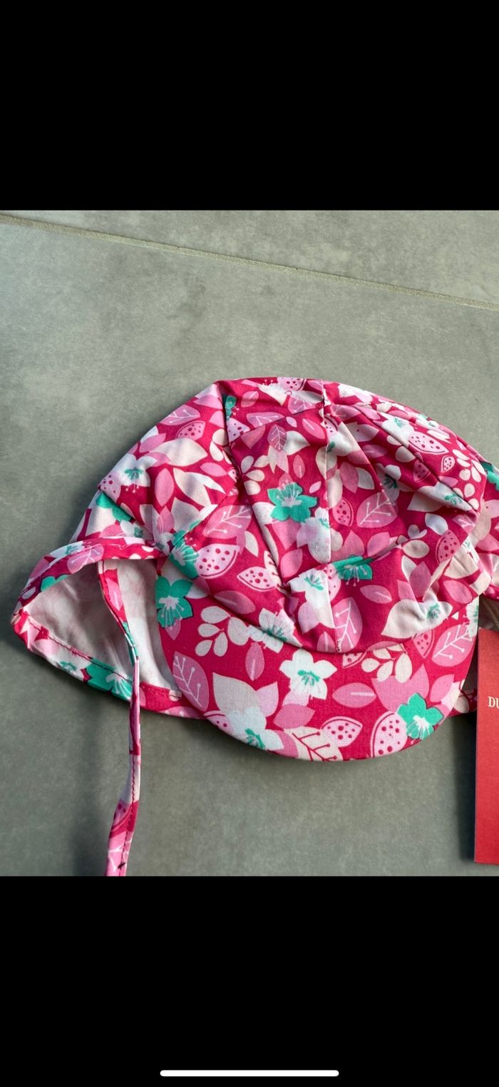 Casquette avec ficelles été fleurs 1/3 mois - photo numéro 2