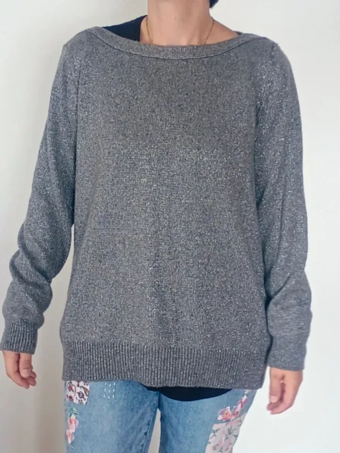 pull original avec bouton dans le dos