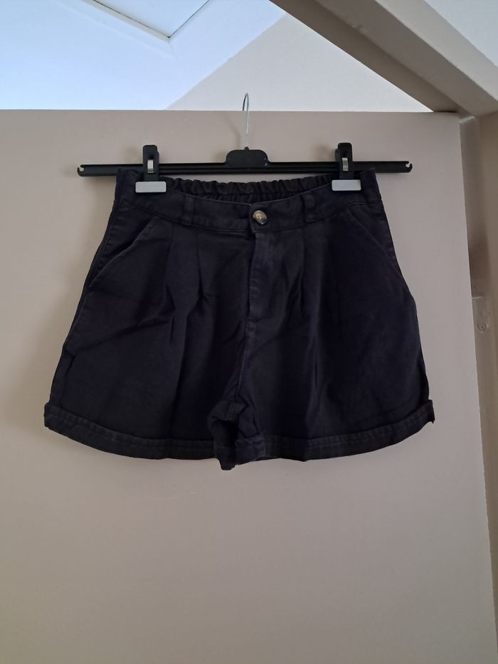 Short noire. - photo numéro 2