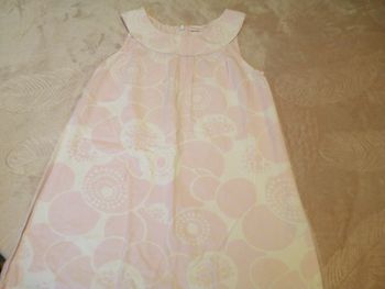 Jolie robe a motif rose pâle